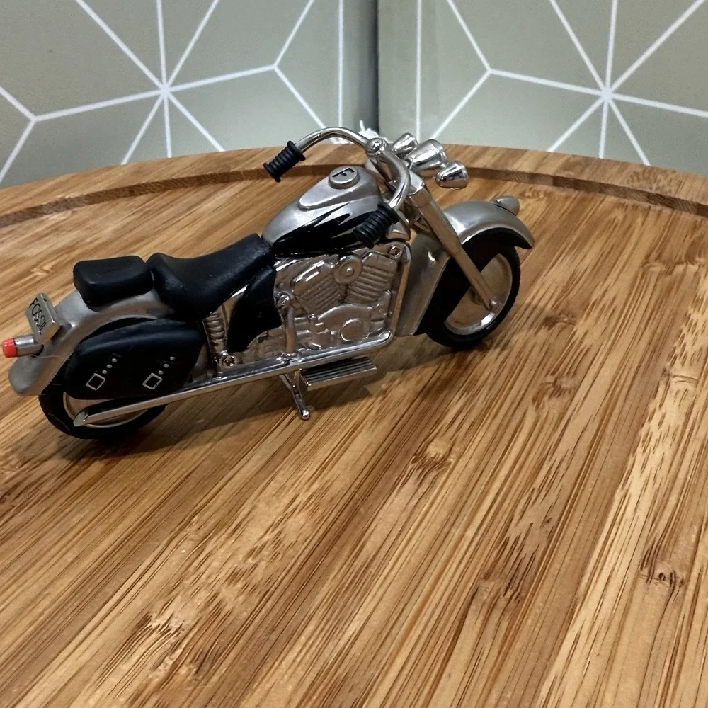 Limited Edition‎ Fossil Die-Cast Metal Motorcycle Desk Clock vintage